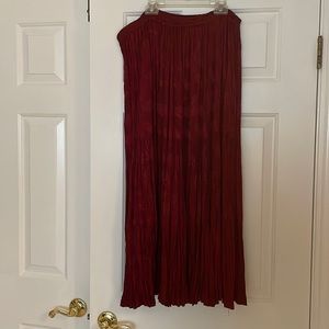 Red leaf pattern skirt perfect condition